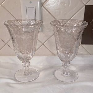 Like new Artland Hand Blown Clear Bubble Glass Goblet - Set of 2